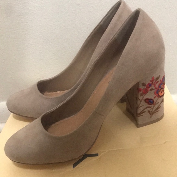 Flowered heels - Picture 2 of 2